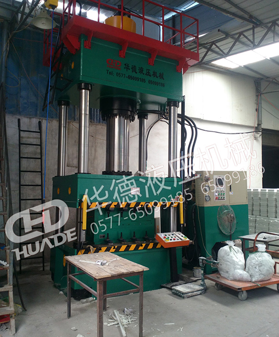HDY71係列四柱(zhu)液壓機(jī)